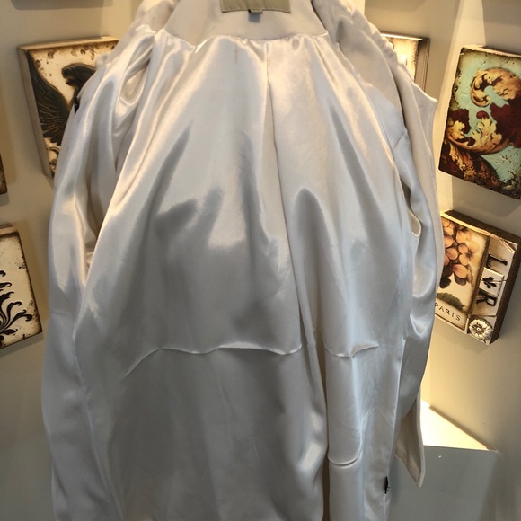 - Pre owned Burberry Cream Coat with Bell sl… - Picture 4 of 8